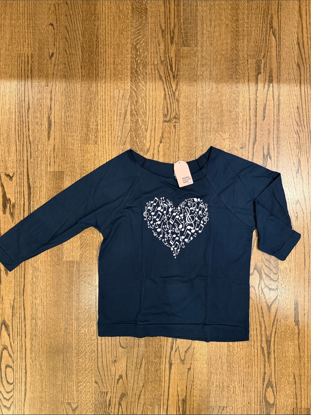 Women’s Navy Long-Sleeve Heart Music Graphic Tee -Thread Tank